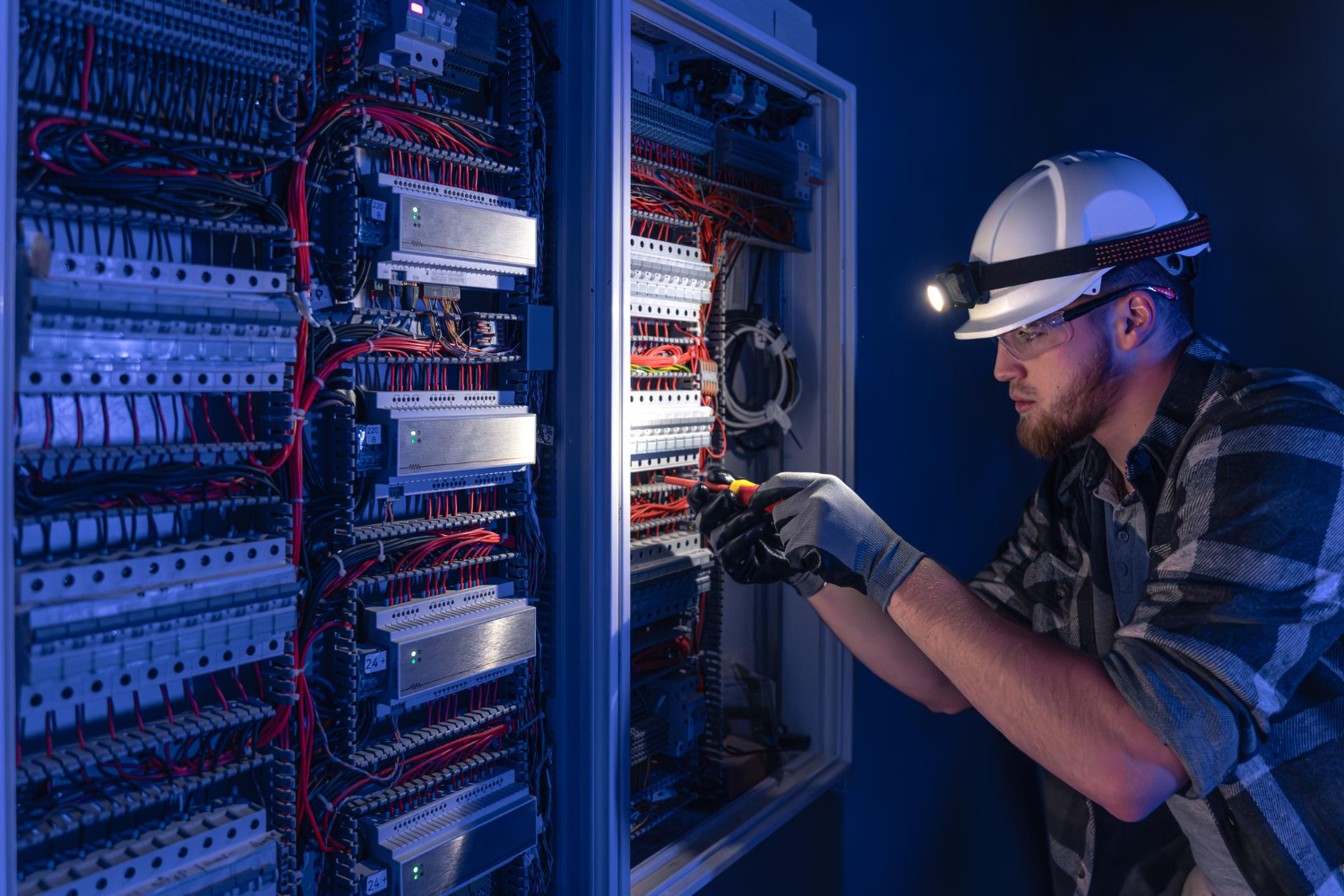 Saiba como planejar a instalação de datacenter com eficiência: racks, energia, refrigeração e muito mais em um só conteúdo.