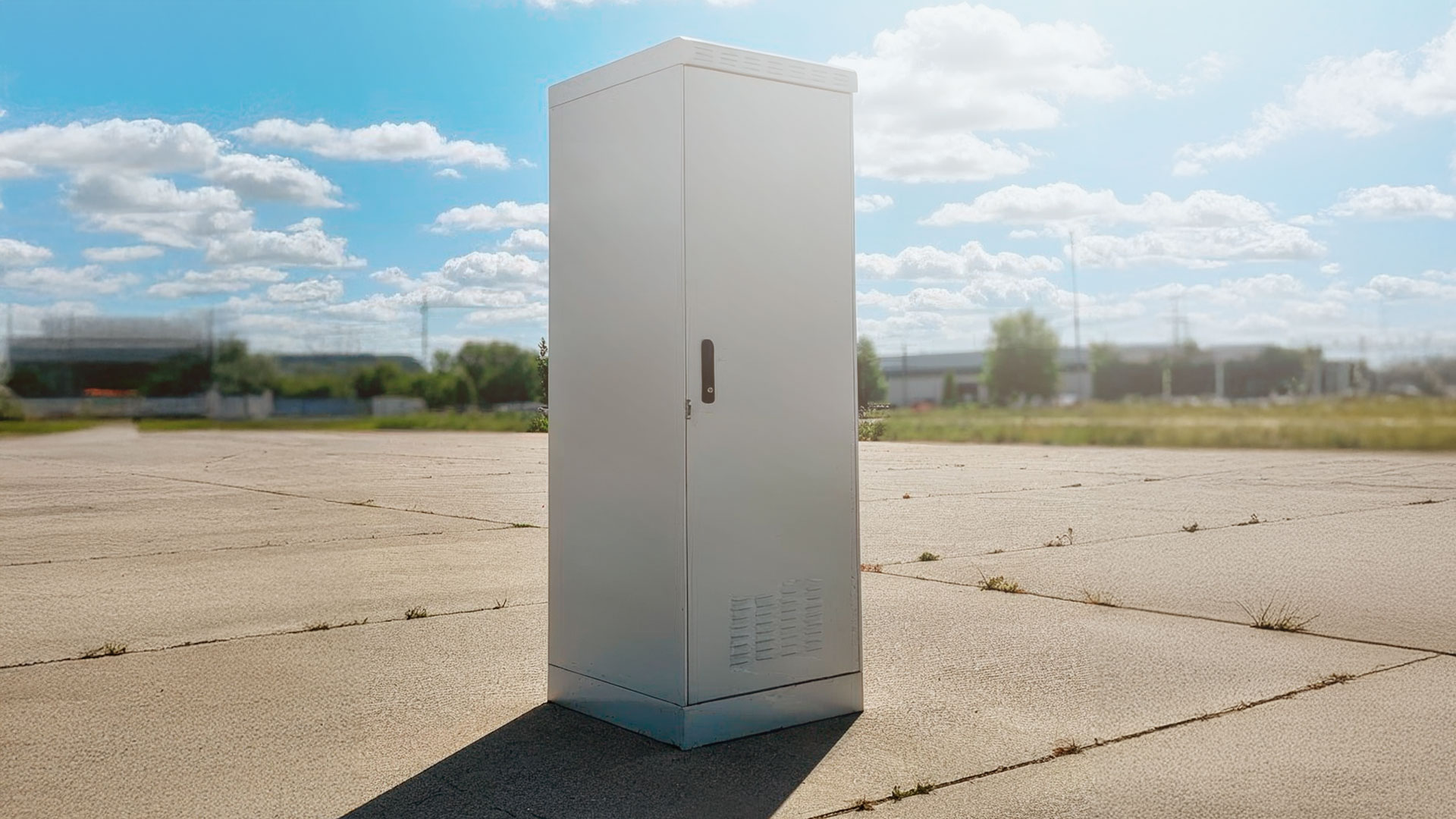 Descubra os cuidados essenciais para manter seu gabinete outdoor eficiente no verão e evite falhas por superaquecimento.