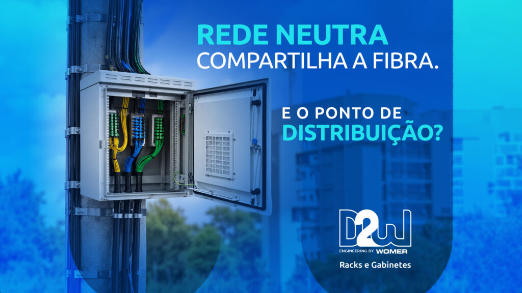 Gabinete de distribuição de rede neutra de fibra óptica instalado em ambiente externo, representando infraestrutura compartilhada entre operadoras